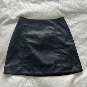 Aritzia Babaton Vegan Leather Skirt - perfect condition - Black